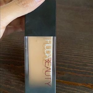 Huda Beauty full coverage foundation
